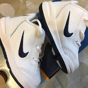 NWOT-Vintage Baby Nike Sneakers